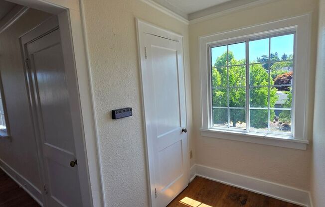 Large 1 bedroom Historic condo - Top Floor unit with a charming interior- Available now!