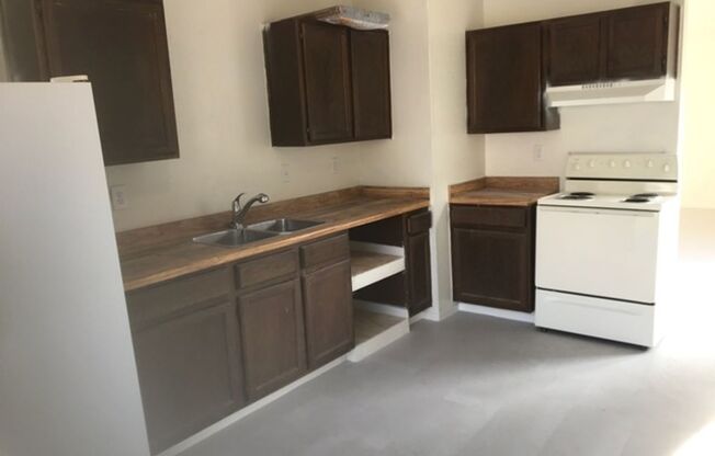 2/1 duplex with covered parking