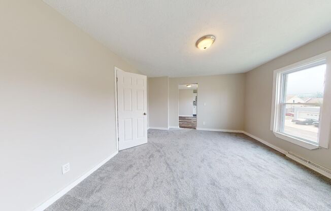 2 beds, 1 bath, $850, Unit Front Up