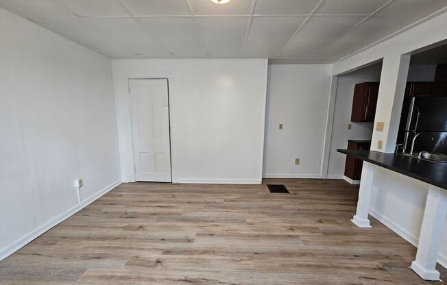 Spacious 3 bedroom 1 bath townhouse for rent !