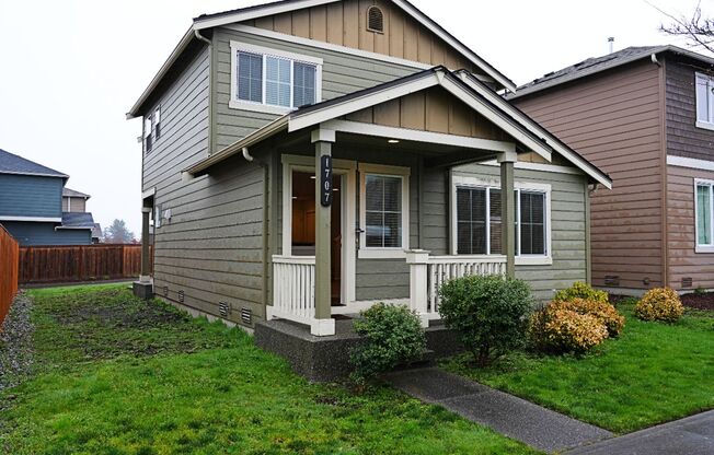Lovely 3 bedroom 2.5 bath + office space in Tacoma