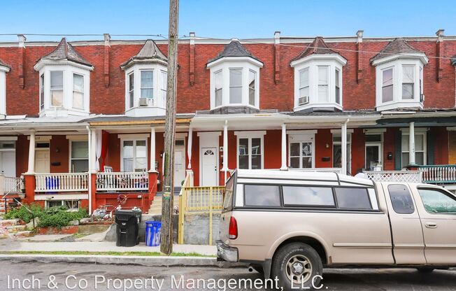 1153 Derry St