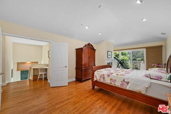 682 PALISADES DR