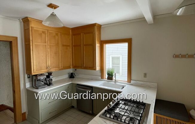 Linden Hills Single Family Home, 2 Car Garage, Newly Renovated Kitchen, Avail Dec/January