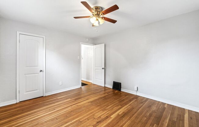 2 beds, 1 bath, $1,050