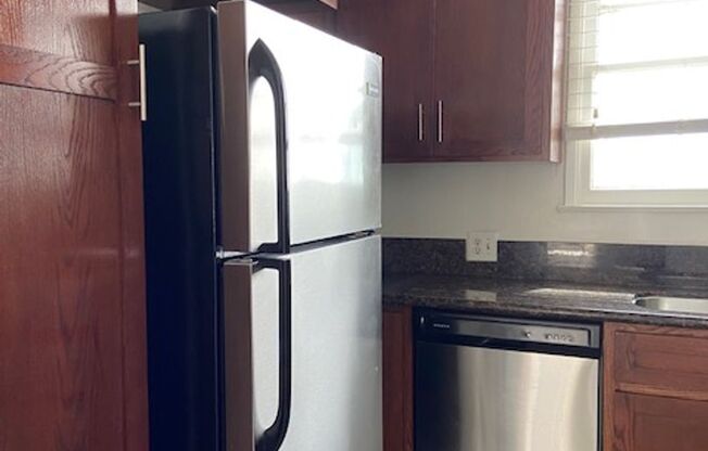 2 beds, 1 bath, $2,695, Unit 4