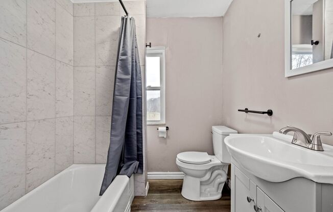 Stunning 3 bedroom home in Aliquippa available May 1!