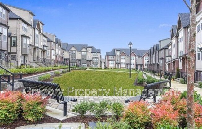 1327 GREENWICH WALK NE