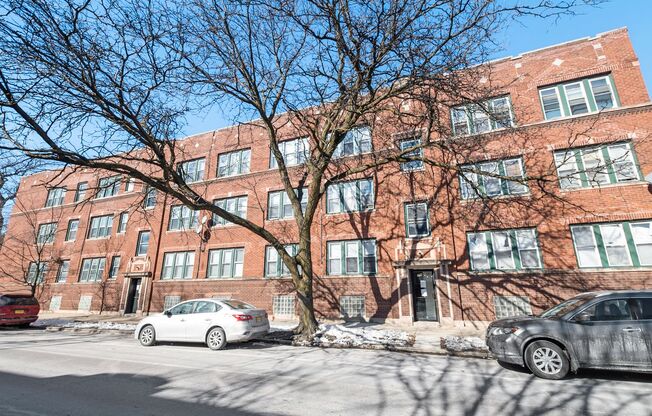 7557-59 S. Calumet Ave. / 348-58 E 76th St.