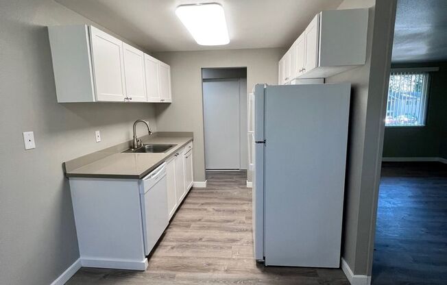 2 beds, 1 bath, 900 sqft, $1,800, Unit Unit 16