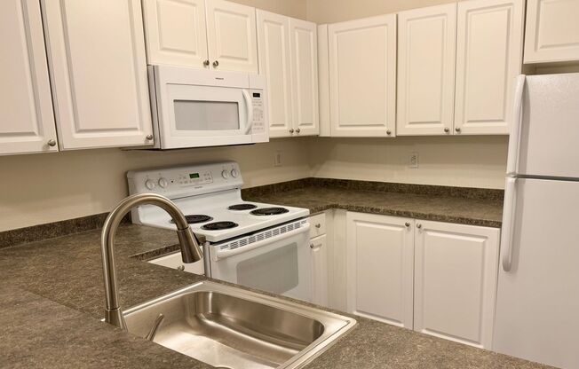 2 beds, 1 bath, 912 sqft, $1,945, Unit B101