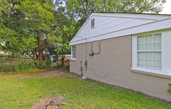 2 beds, 1 bath, $1,175