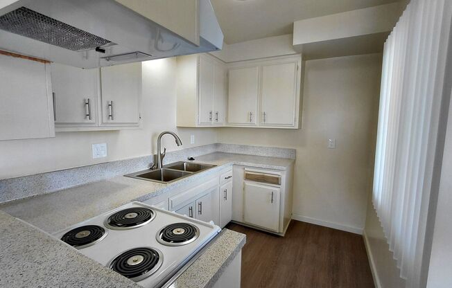 Memorial Apartments- Super Clean 2 Bedroom 1 Bath Apartment in Memorial Heights