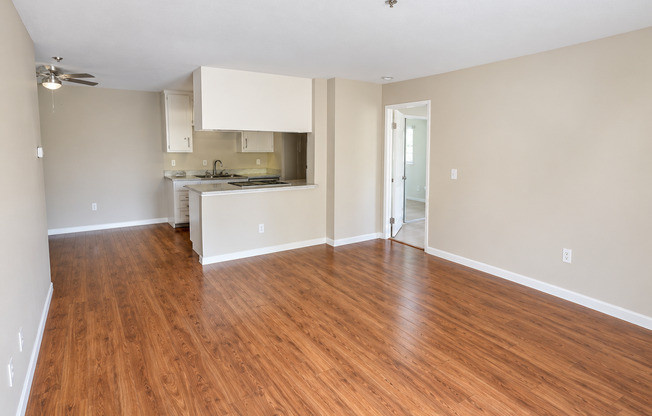 2 beds, 2 baths, $2,100, Unit 23