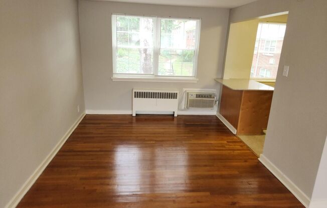 2 beds, 1 bath, 897 sqft, $2,335, Unit E-14
