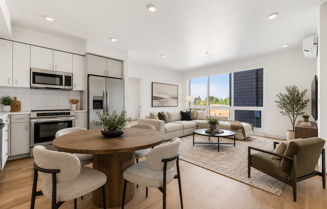 2 beds, 2 baths, 950 sqft, $1,999, Unit 202