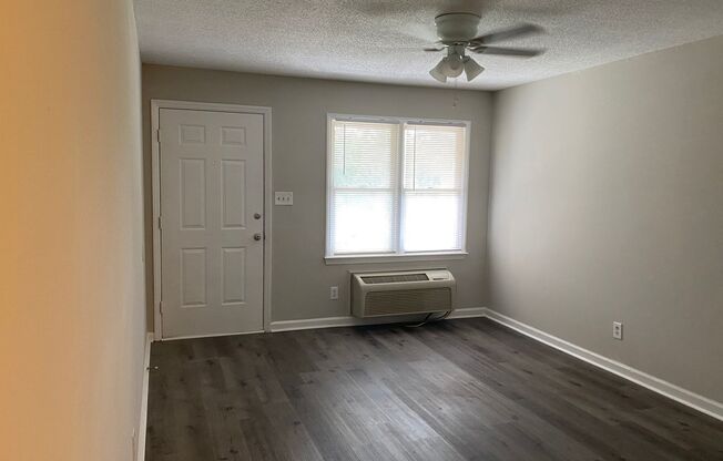 1 bed, 1 bath, $725, Unit 10