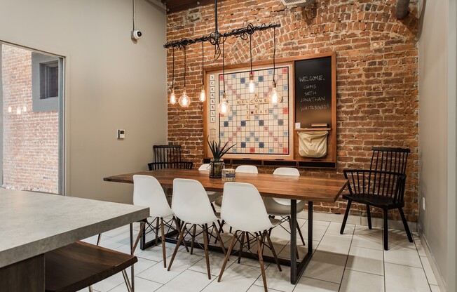 Studio, 1 bath, 379 sqft, $1,049, Unit 208