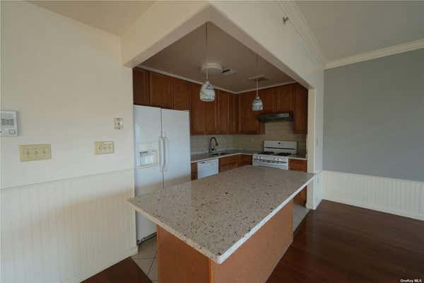 2 beds, 1 bath, $2,800, Unit 2