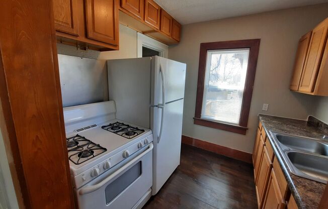 2 beds, 1 bath, $1,095