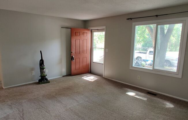 2 beds, 1 bath, $1,595