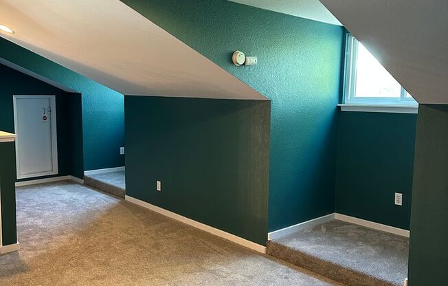 Colonial Square Top Floor Condo for Rent
