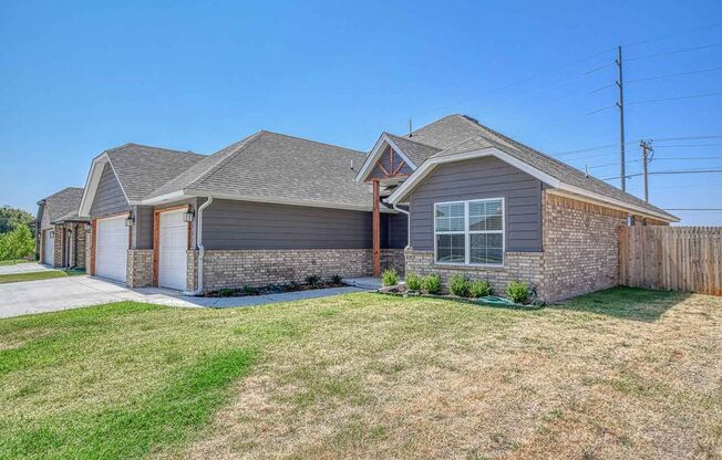 Beautiful Home in Summit Lakes!