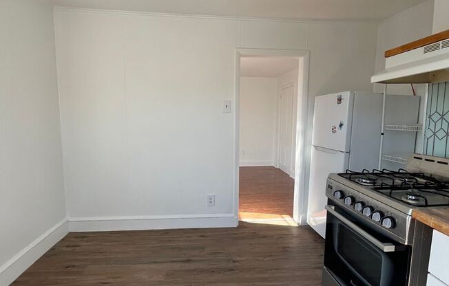 1 bed, 1 bath, $1,100, Unit 3