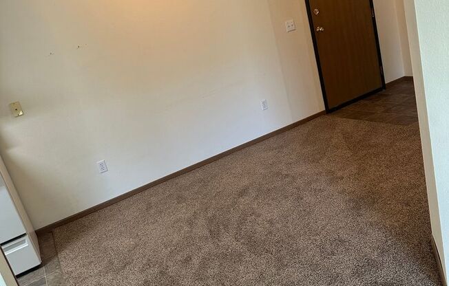 2 beds, 1 bath, 900 sqft, $850, Unit 104