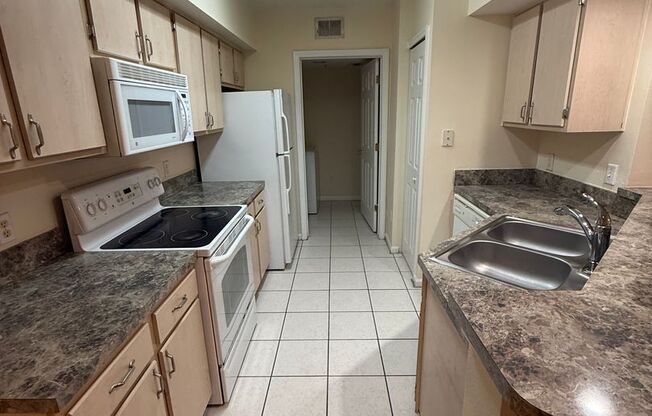 Waterford Lakes - 2 bed/2 bath condo AVAILABLE NOW!