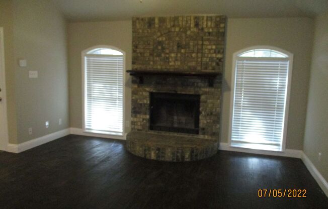 6421 Woodcreek Trail 76179