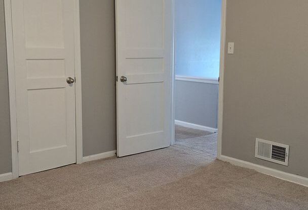 2 beds, 1.5 baths, 864 sqft, $1,290, Unit 5417 Plaza Lane