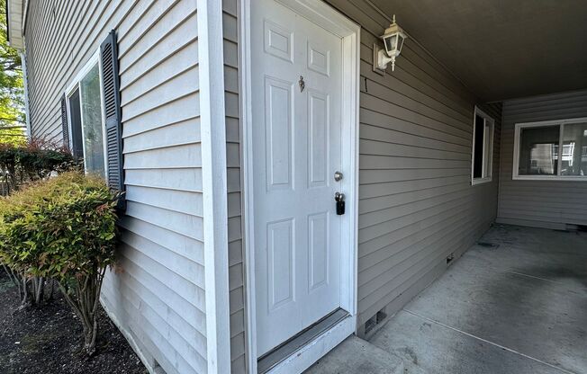 2 beds, 1 bath, 840 sqft, $1,295, Unit 01