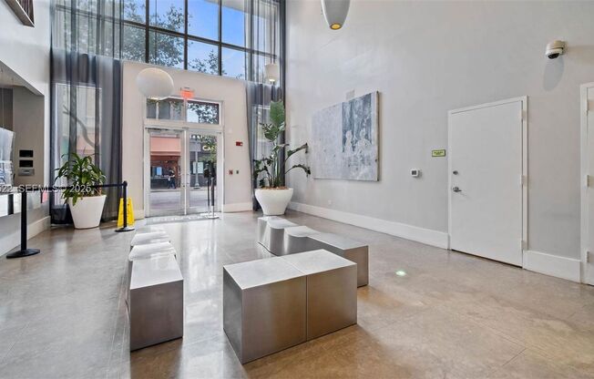2 beds, 2 baths, $3,300, Unit UNIT: 2013