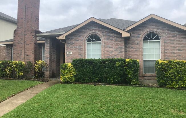 Lovely home in Villages of Valley Creek!