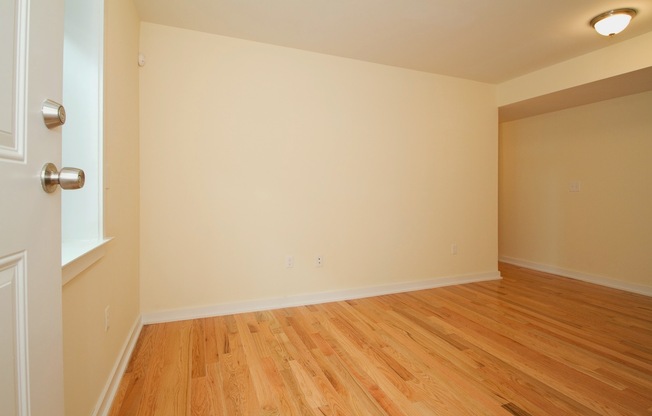 2 beds, 2 baths, $1,300, Unit D