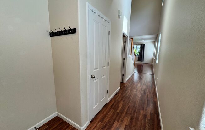 FOR RENT - SUPER CLEAN 4 BEDROOM, 2.5 BATH IN ASPEN CREEK, HILLSBORO