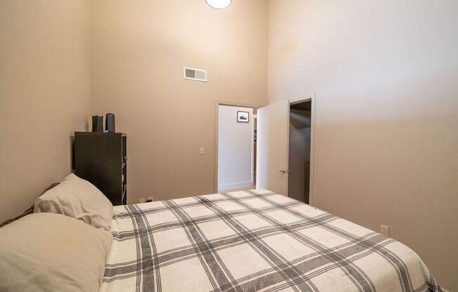3 beds, 3 baths, $2,500, Unit 107 - C