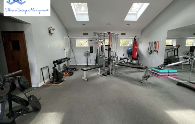 Massive lake front condo with tons of amenities!