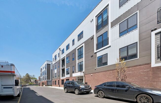 1 bed, 1 bath, 590 sqft, $1,540, Unit D210
