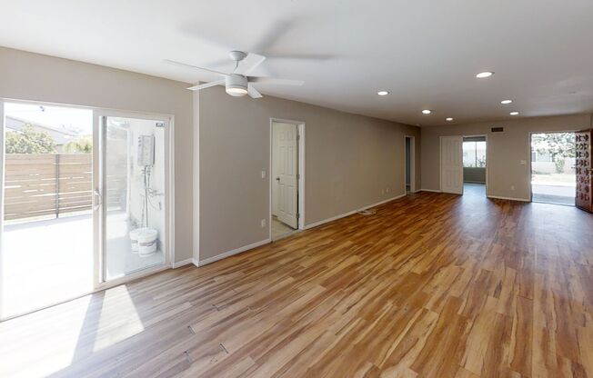 HUGE House!! CLOSEST to Campus!