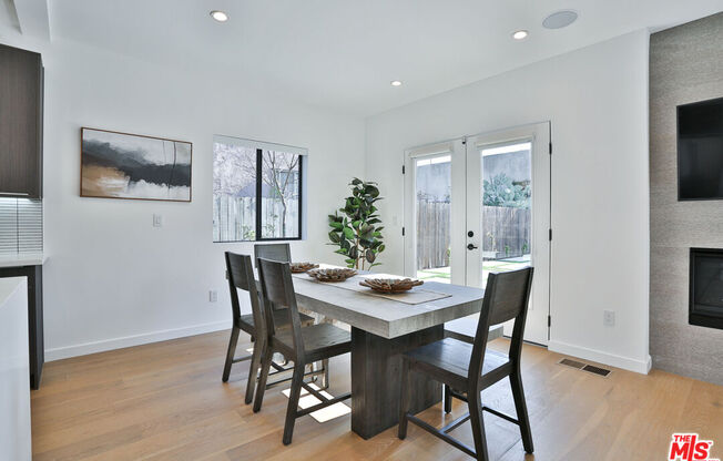 1622 S MANSFIELD AVE