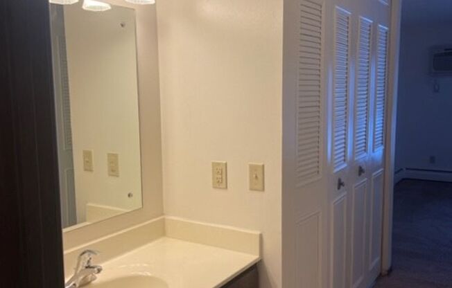 2 beds, 1 bath, 1,052 sqft, $1,550, Unit 335-B