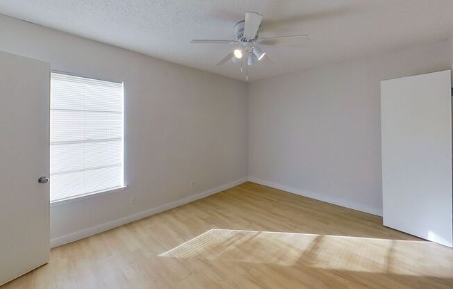1 bed, 1 bath, 700 sqft, $1,054, Unit LAW11-313