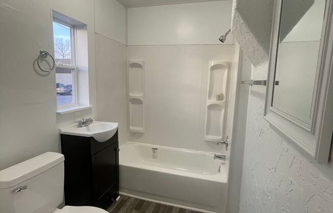 Newly Remodeled 1 bedroom duplex available now!