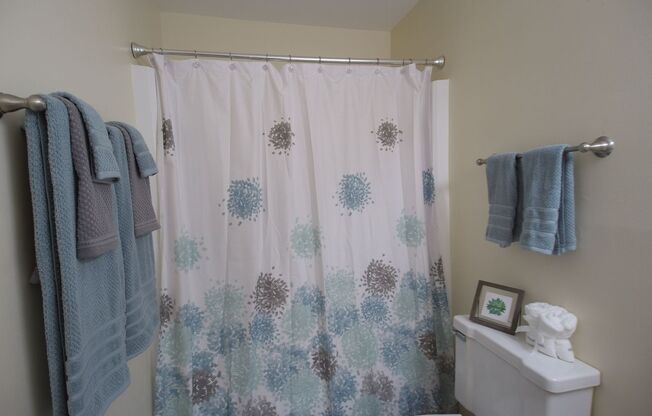 2 beds, 1 bath, 900 sqft, $1,195, Unit 4705 Indian Hills Dr., #10, Mount Pleasant, WI 53406