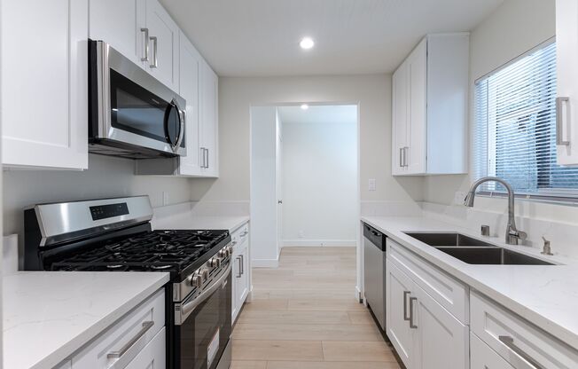 ✨ Spacious 2 Bed, 2 Bath in Prime Glendale Location! ✨
