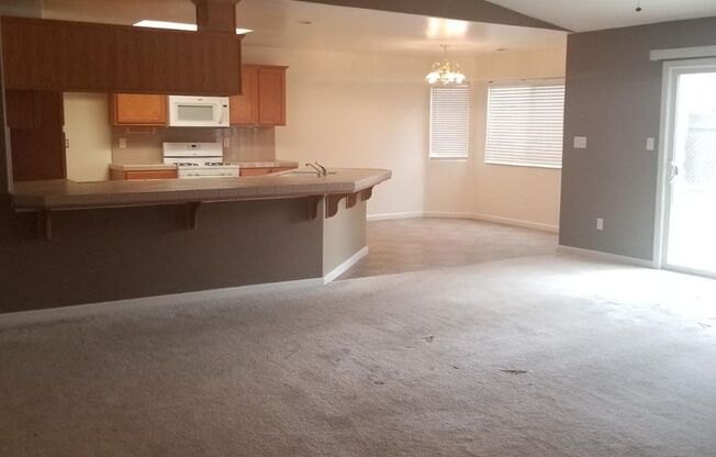 3 beds, 2 baths, 1,648 sqft, $2,200