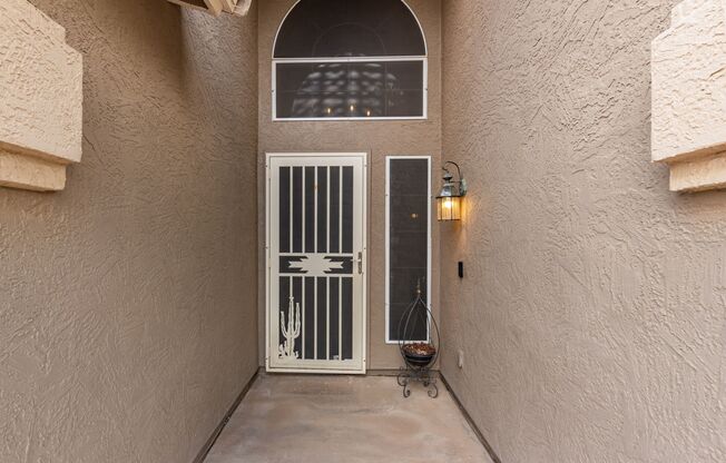 4 Bedroom 2.5 Bath w/3 Car Garage in Superstition Springs****$1000 off first months rent*****