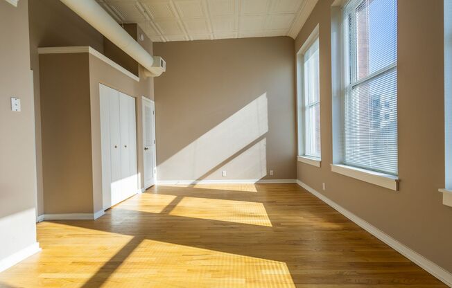 Studio, 1 bath, $899, Unit 3819 Jones St #206